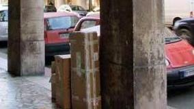 Pulizia delle colonne in via Petrarca al via da lunedì