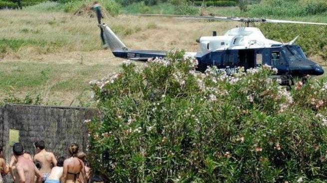 Il killer strappa il telefono a una donna e chiama il 112