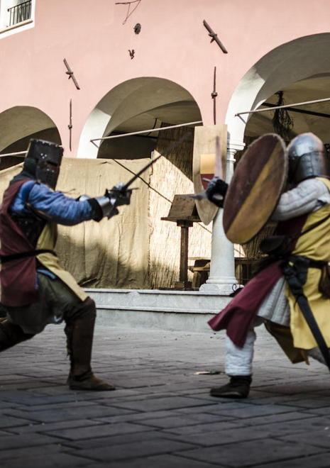 Spade e belle dame, nel borgo in scena la festa medievale 