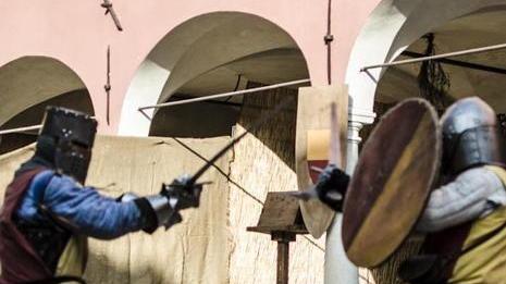 Spade e belle dame, nel borgo in scena la festa medievale
