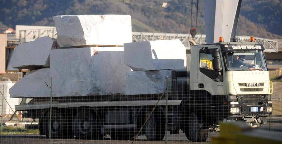 Camion del marmo in città sì della Cgil: «Accettabile» 