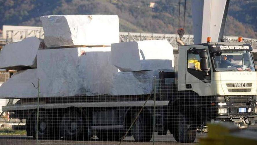 Camion del marmo in città sì della Cgil: «Accettabile»
