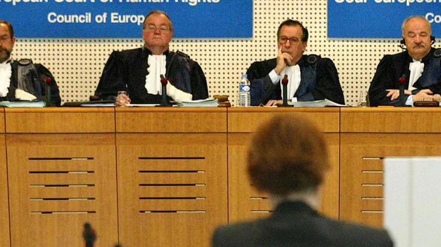 Ricongiungimento negato Sarà risarcita la coppia gay
