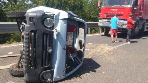 Scontro sulla ex 131, feriti non gravi ma traffico in tilt