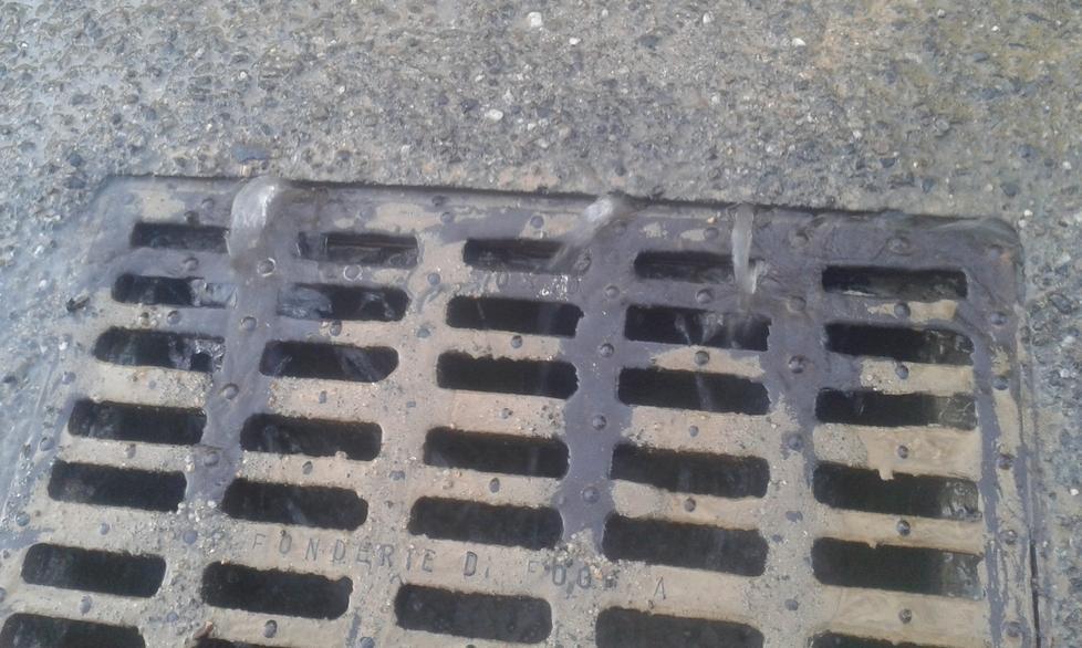 Paura per una grossa perdita d’acqua