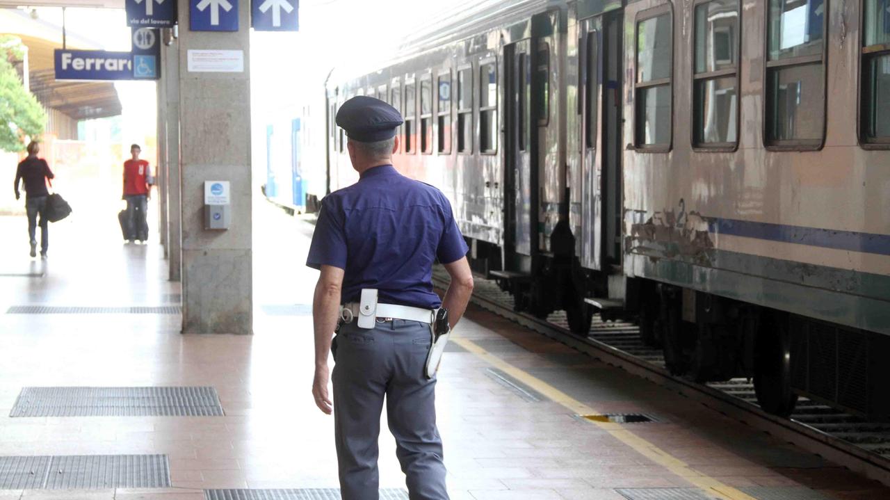 Malore fatale mentre aspetta il treno