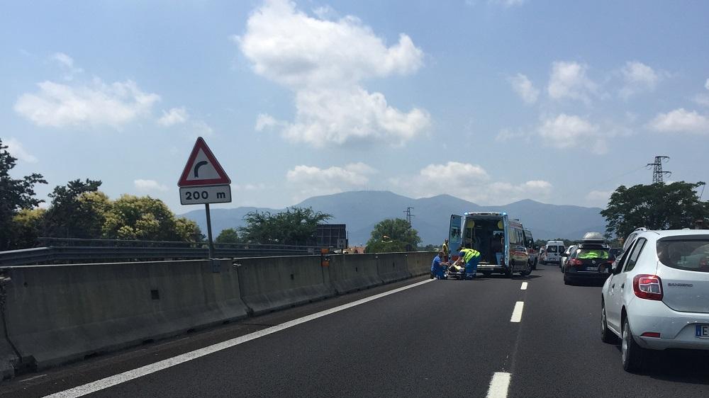 I soccorsi dopo l'incidente in A11