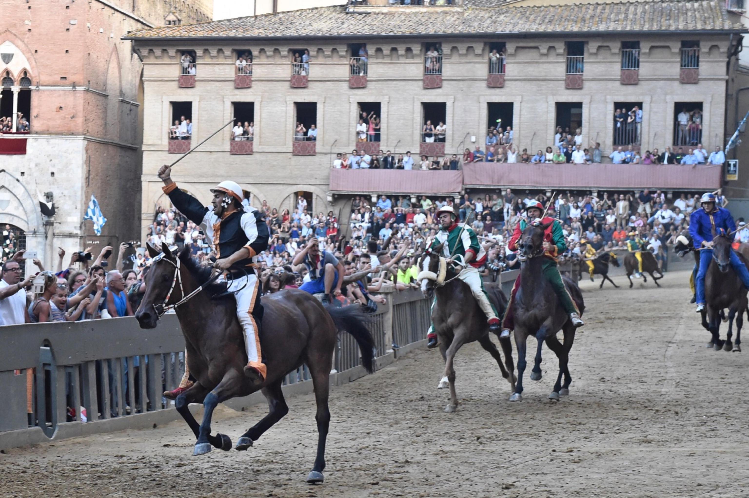 Palio di Siena, vince la Lupa dopo ventisette anni