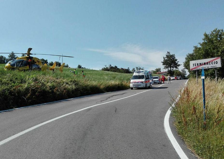 Sbanda in moto e cade: grave un 21enne reggiano 
