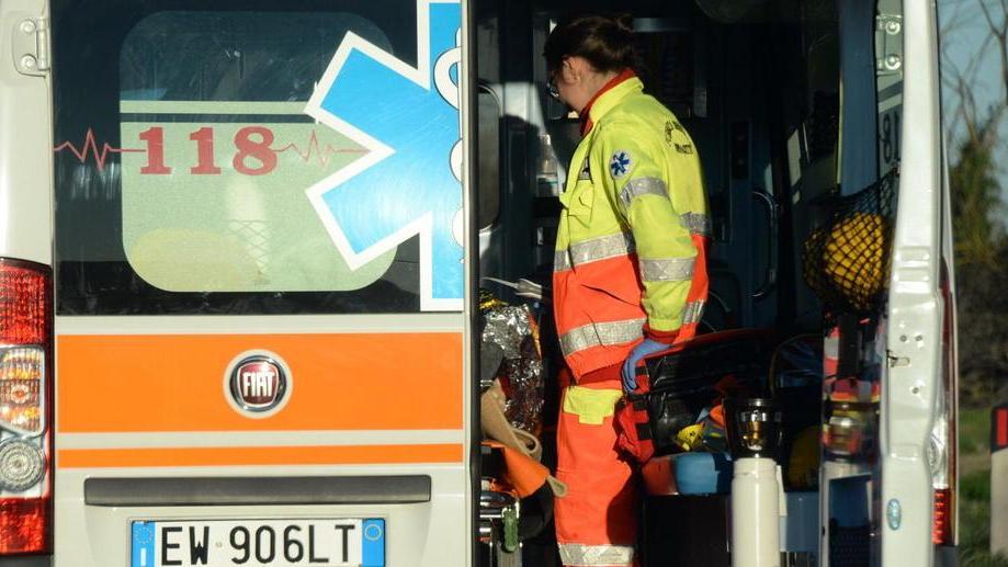 Schiacciato da una frana grave operaio in un cantiere