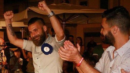 Cinque mesi senza forbici Salvatore è “mister barba”