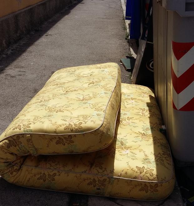Materassi abbandonati 