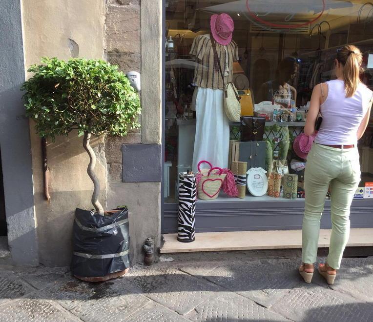 Un’idea per i commercianti «Difendersi con Whatsapp» 