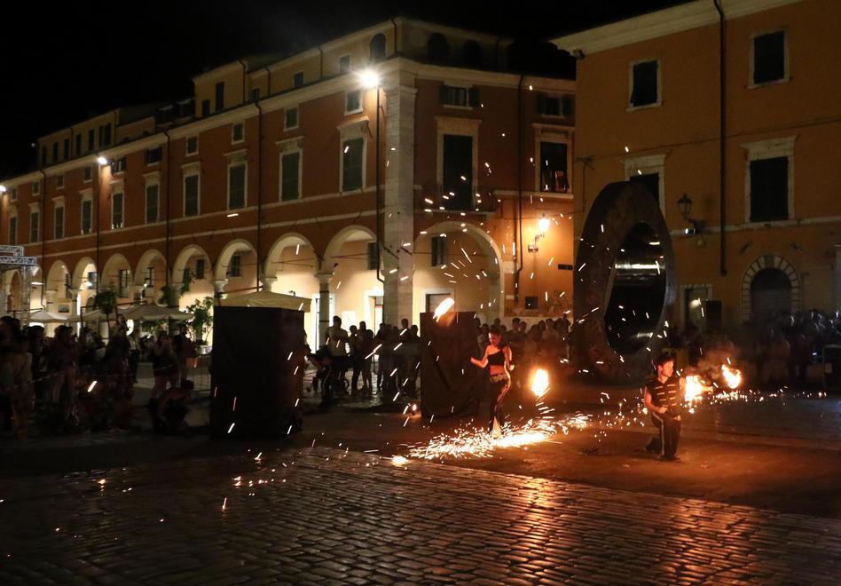 Carrara si accende: una serata da record 