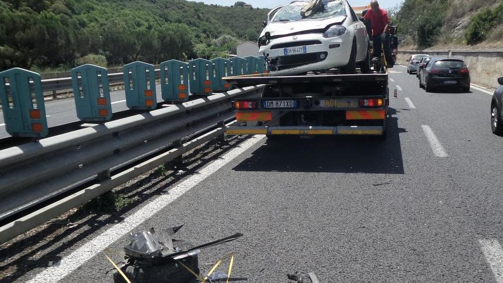 Auto cappotta vicino a Scala di Giocca