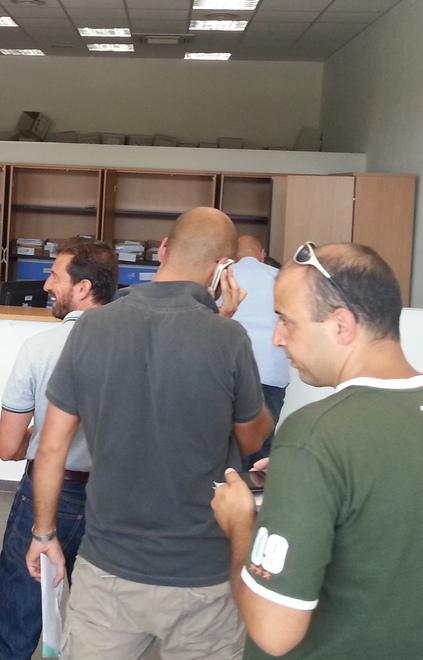 In fila per le tasse: caos in banca 