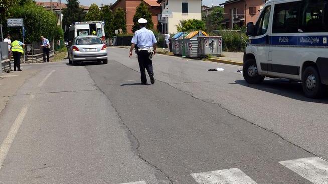 Travolta e sbalzata sulle strisce pedonali