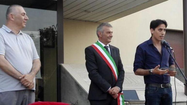 Il sindaco premia l’attore Stefano Muroni