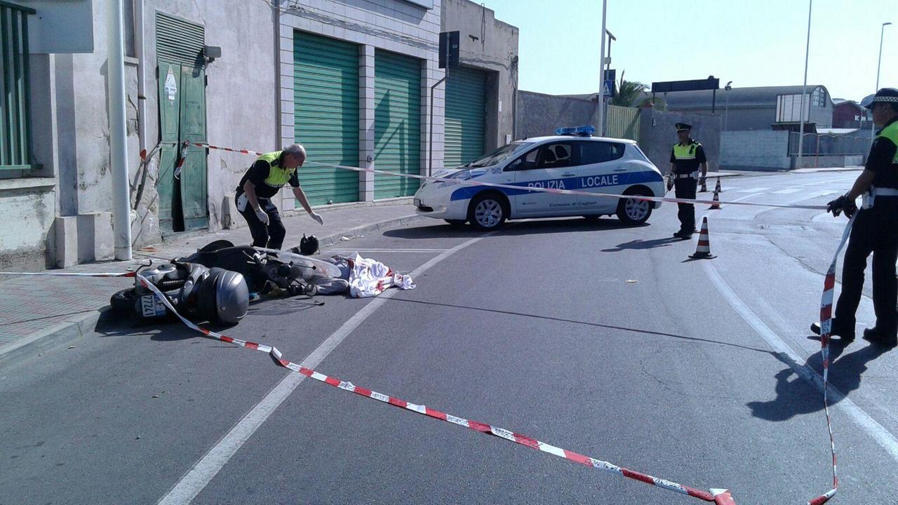 Cagliari, con lo scooter contro un muro: muore un pensionato