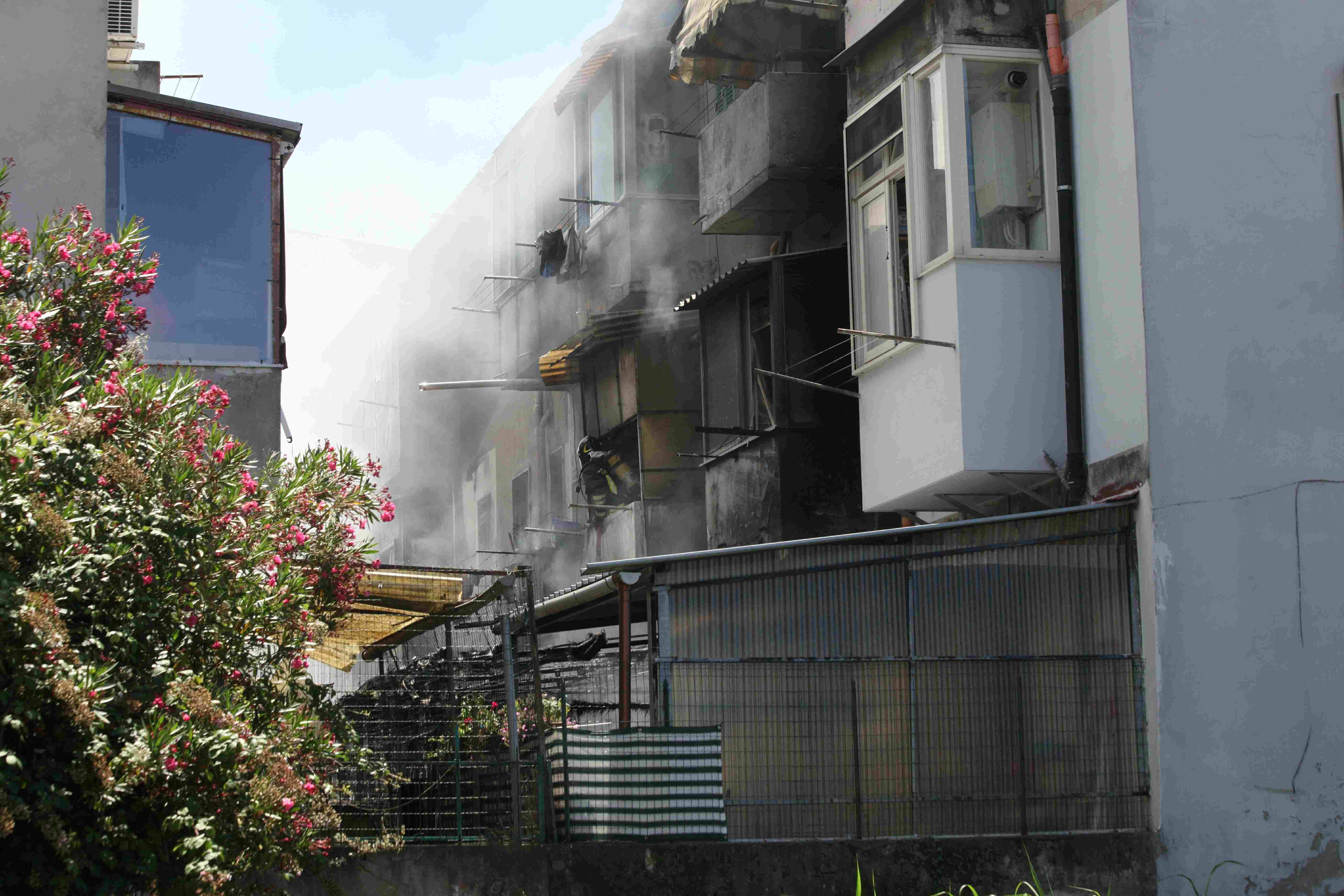 L'incendio in via Vetraia