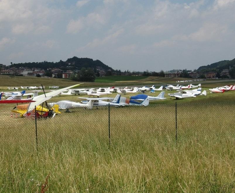 Aeroporto, la carica dei trecento 