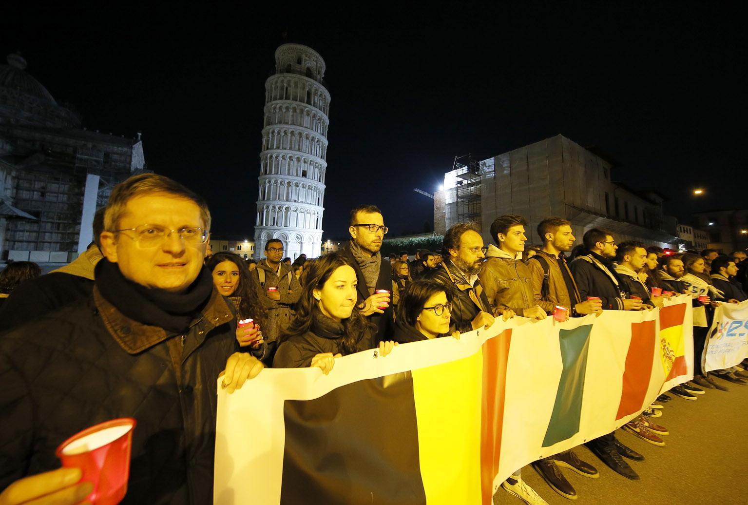 "Reagiamo alla follia terroristica, tutti sotto la Torre"