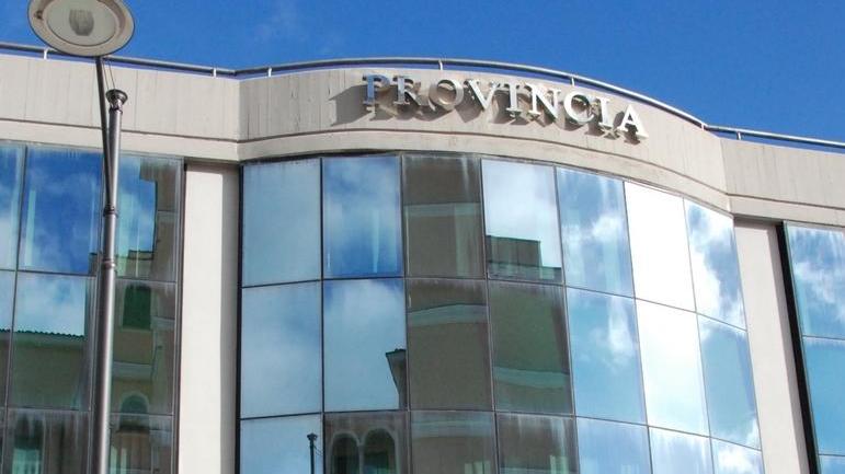 La Provincia che non c’è paga il mutuo a se stessa