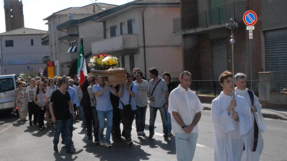 Folla per l’addio al musicista Vincenti
