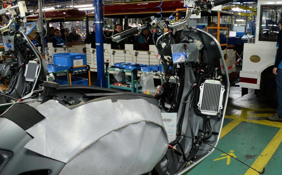 Piaggio, solidarietà di nuovo alle porte 