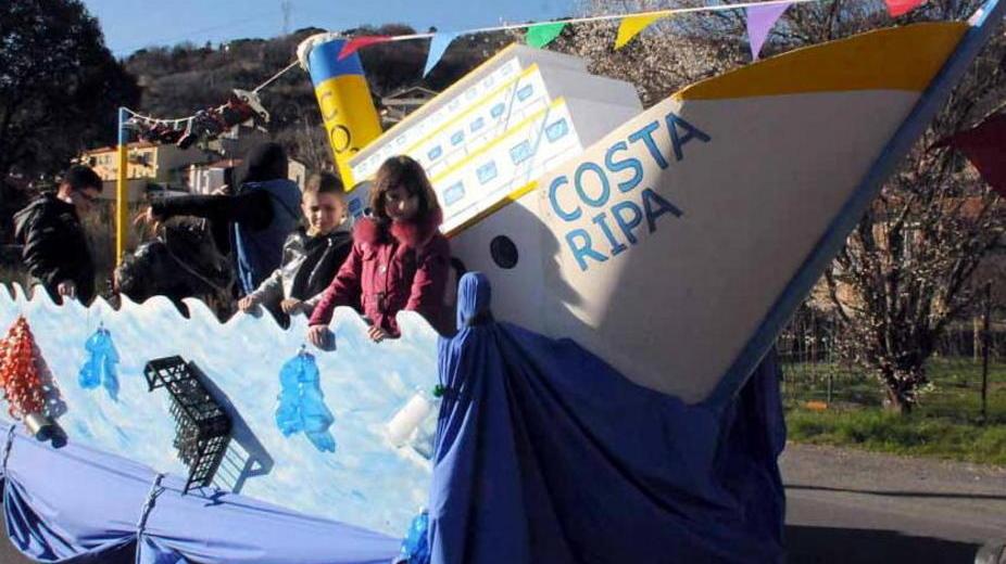Anti-Costa in piazza: attesa anche per il Tar
