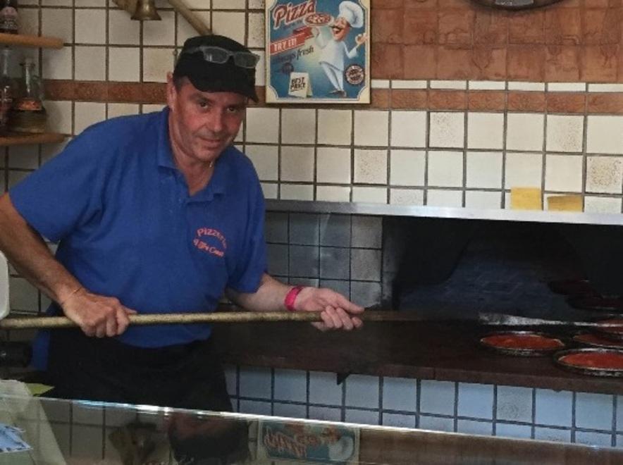 «Ero senza lavoro e ho reagito, a 58 anni apro una pizzeria»