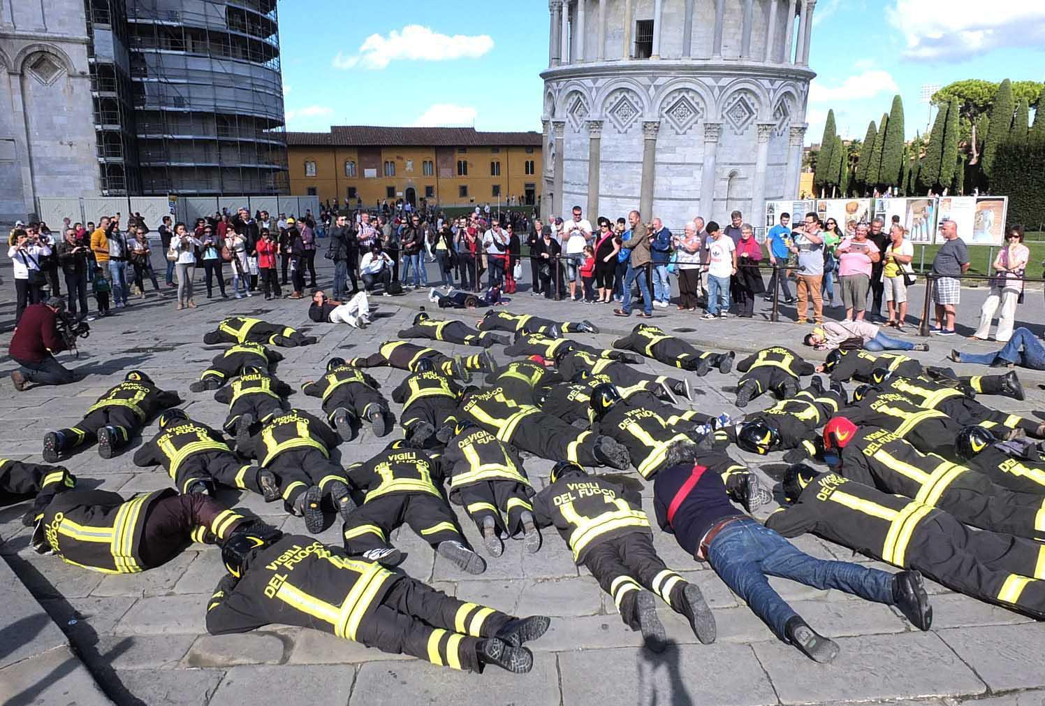 Vigili del fuoco al collasso per le carenze d'organico