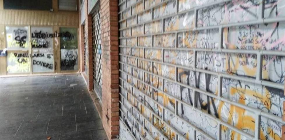 Via Gobetti, chiusi i negozi spuntano spaccio e risse 