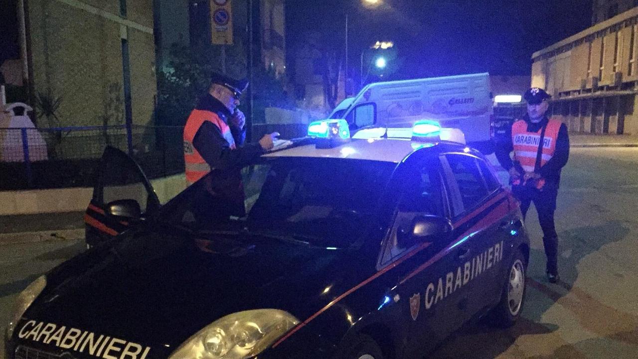 Sorpreso dai carabinieri con cinque dosi di hashish: denunciato studente di 17 anni