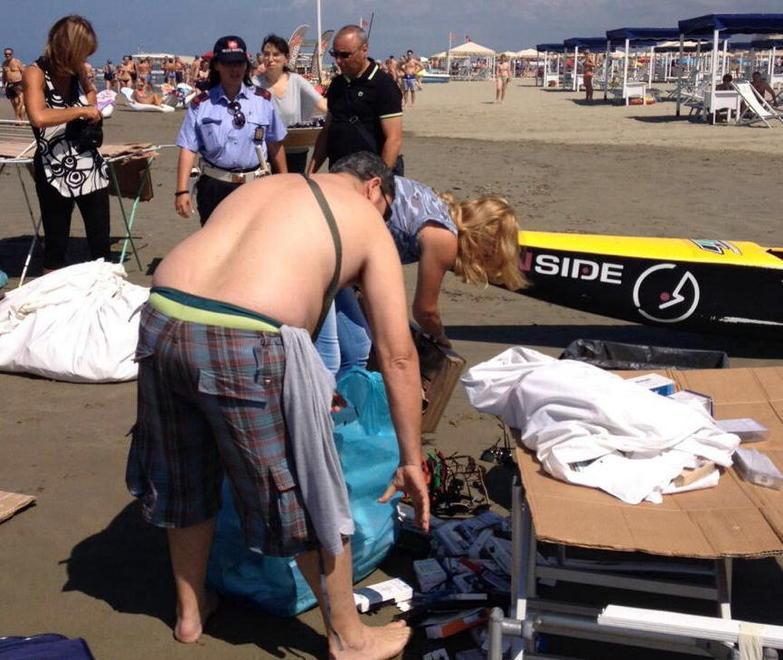 Blitz sulle spiagge libere a Lido e Pietrasanta 