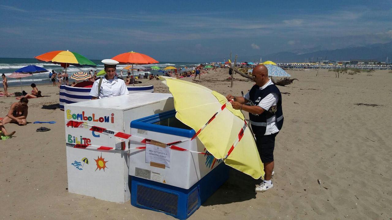 Bar abusivo sulla spiaggia sequestrato in Darsena