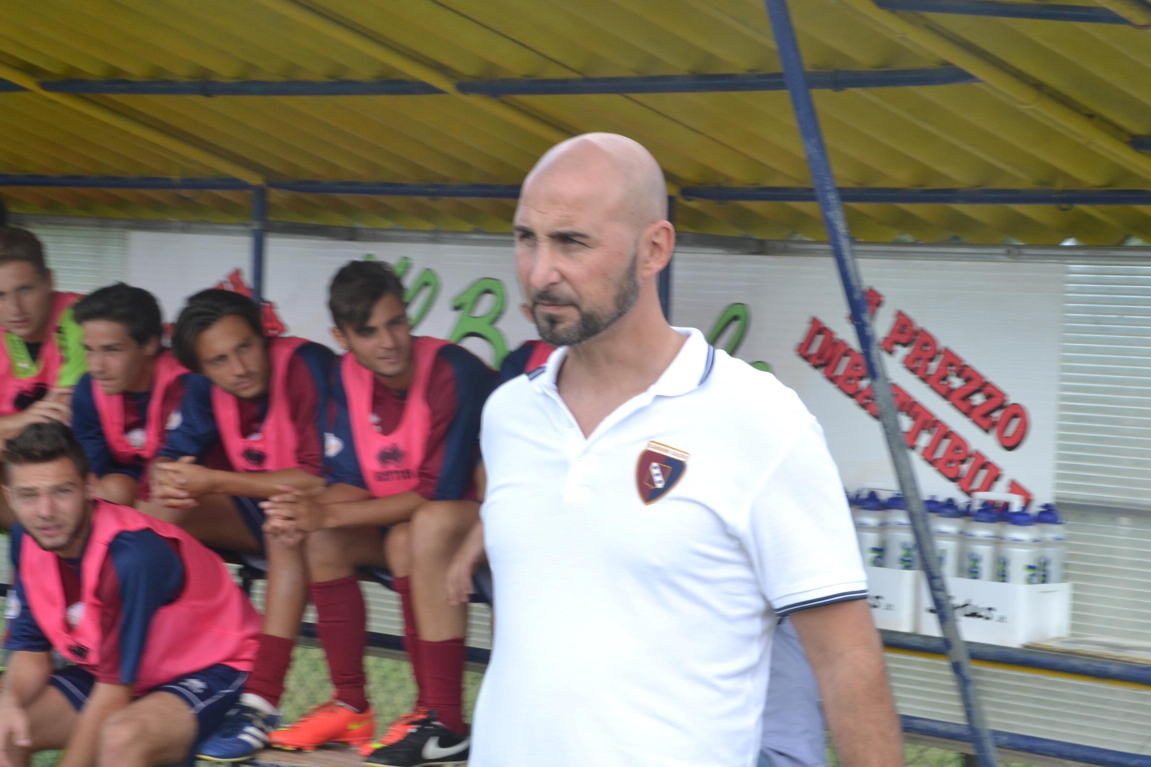 Giuseppe Della Bona sulla panchina del Camaiore
