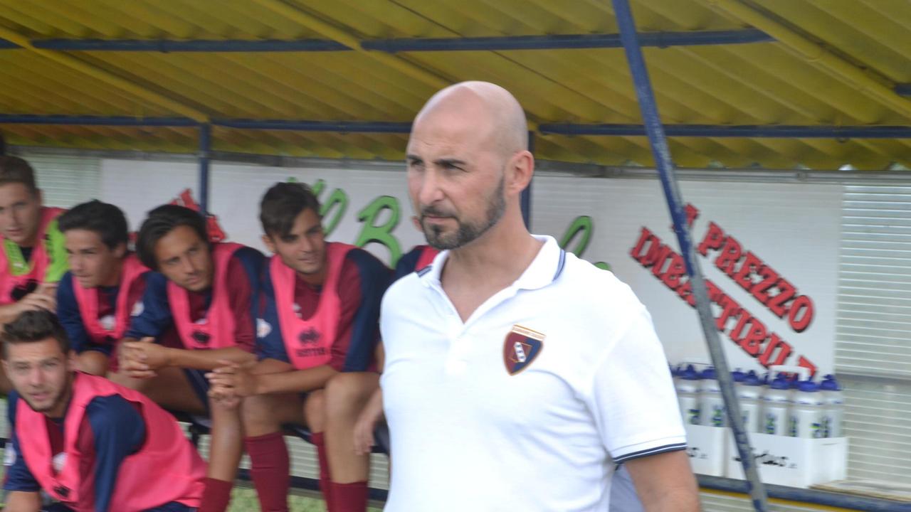 Giuseppe Della Bona sulla panchina del Camaiore