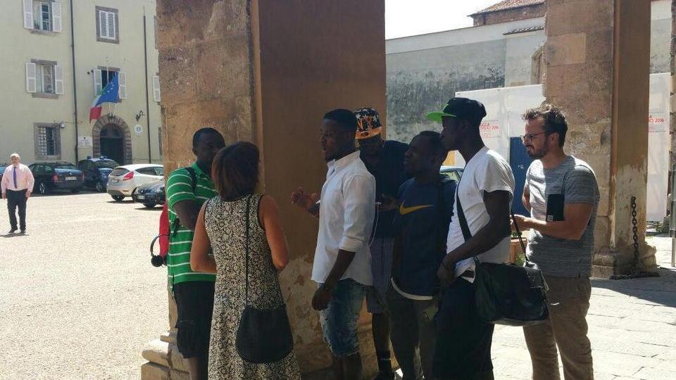 Protesta dei profughi in prefettura