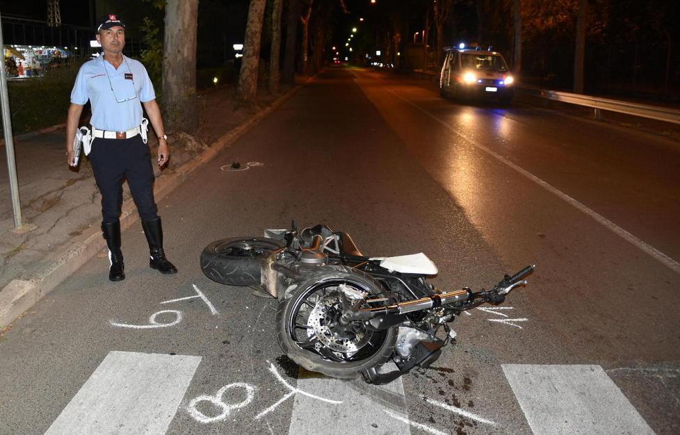 Grave chirurgo caduto dalla moto 