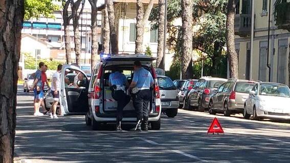Auto invade la corsia opposta e investe sul fianco una Bmw
