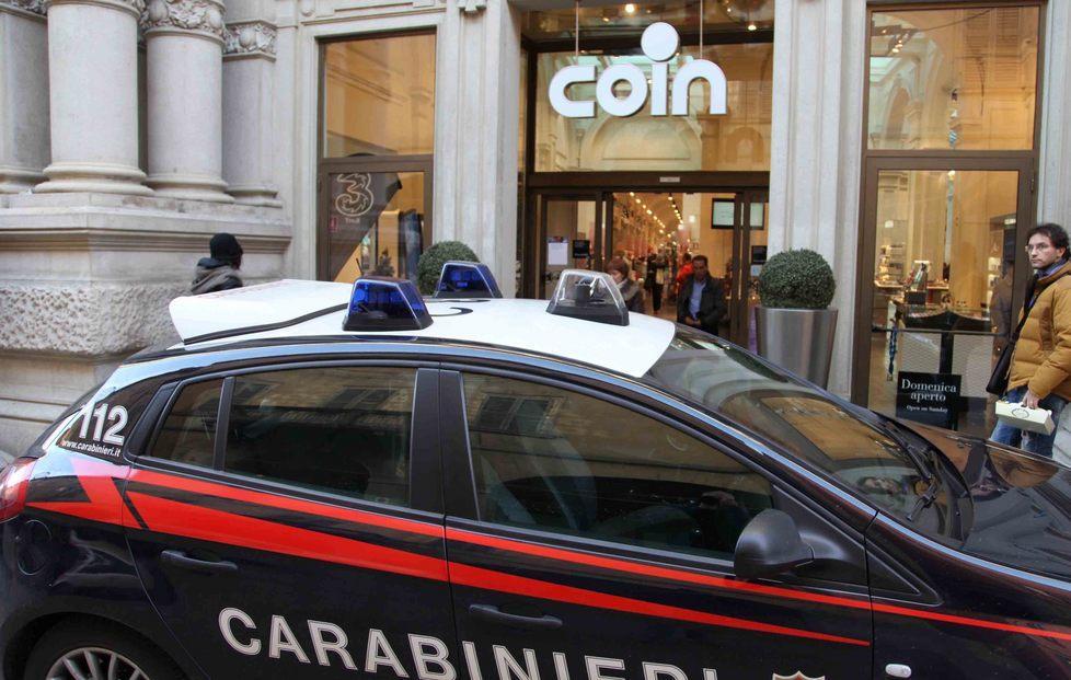 È fuori servizio ma arresta il ladro 