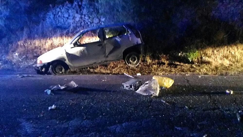La Fiat Punto dopo l'incidente della notte lungo la strada fra Padru e Azzanì