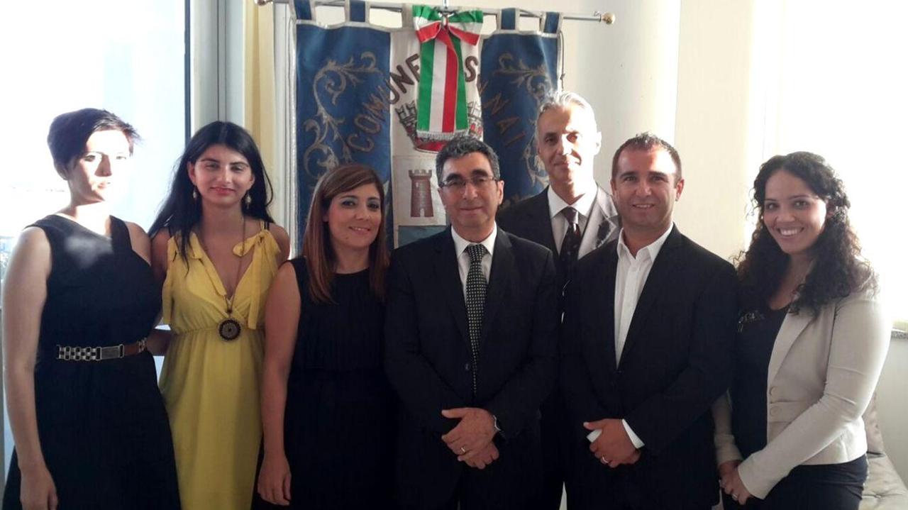 Il sindaco Matteo Aledda (al centro) e gli assessori