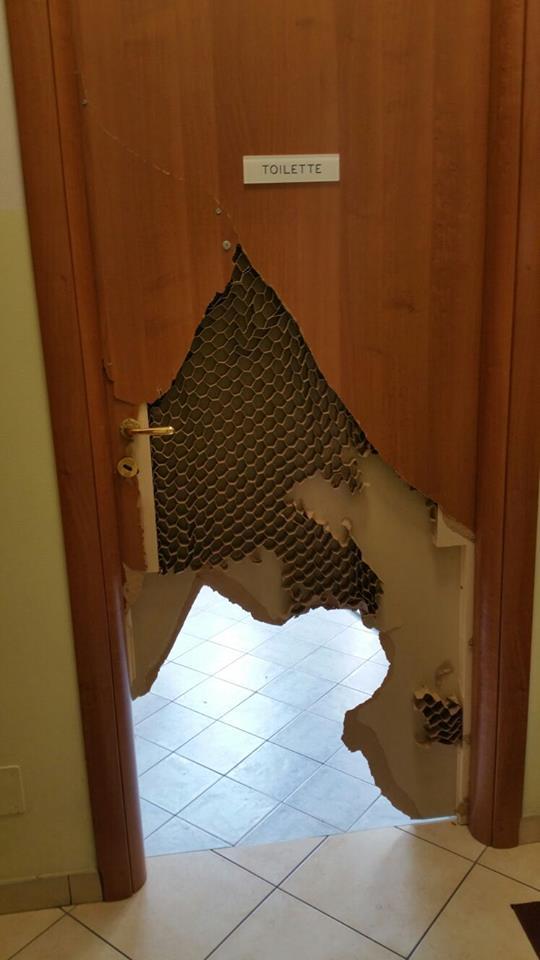 La porta sfondata