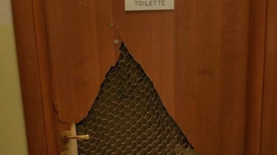 La porta sfondata