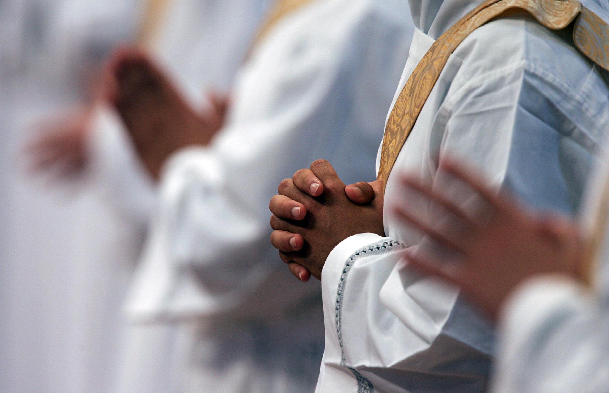 Un gruppo di sacerdoti (foto di repertorio)