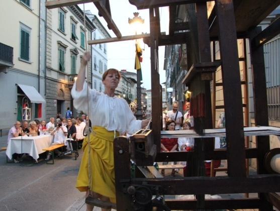 Il battere del telaio è risuonato in via Magnolfi - Foto - Video