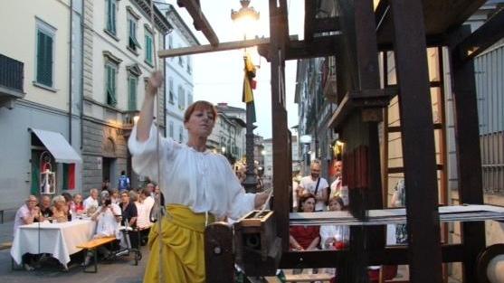 Il battere del telaio è risuonato in via Magnolfi - Foto - Video