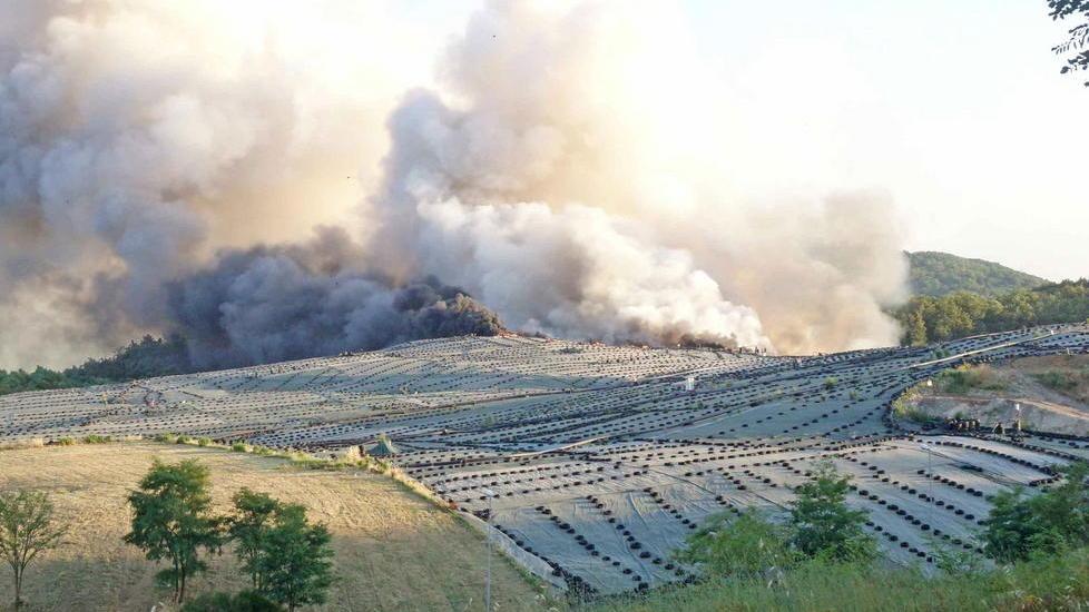 Cassero, la discarica in fiamme